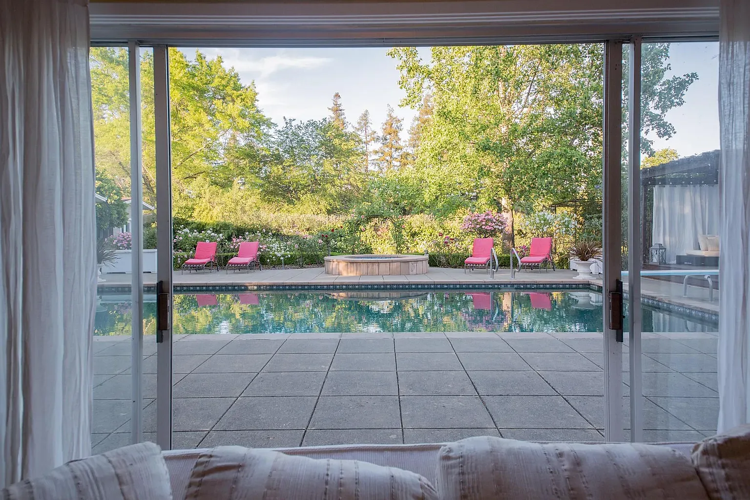 5 bed, 5000 sqft, $25,000 — Photo 2