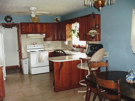 5th image of 380 Beaver Dr