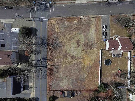 4th image of 513 Parkwood Ave