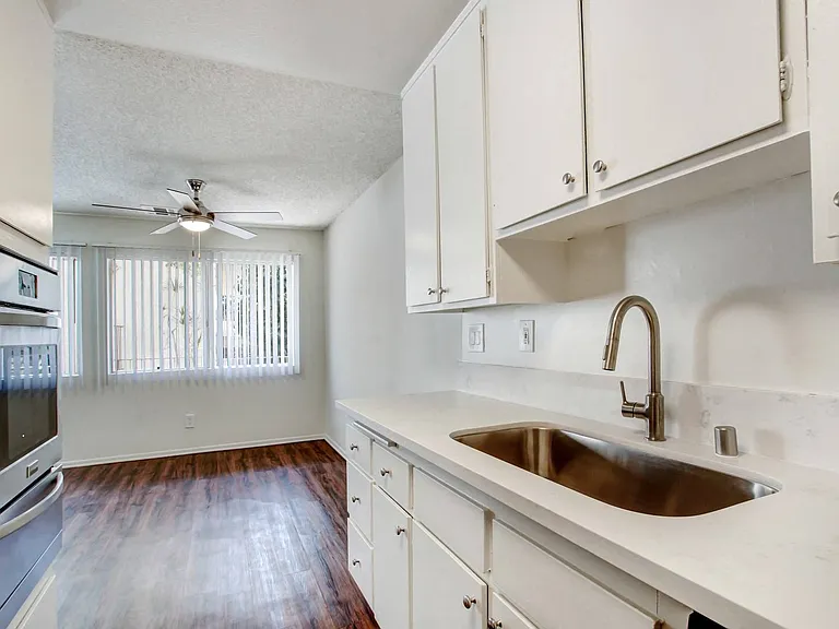 13157 Riverside Dr — Photo 62
