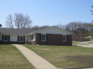1000 Ridgewood Dr APT 2, Decorah, IA 52101