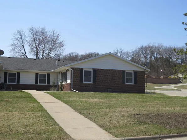 1000 Ridgewood Dr APT 2, Decorah, IA 52101