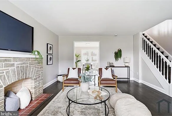 3 bed, $2,700 — Photo 2