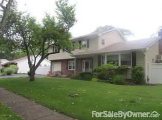 9 Bolan Dr, Huntington Station, NY 11746