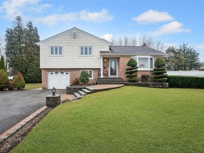 17 Chatham Court, Hicksville, NY, 11801