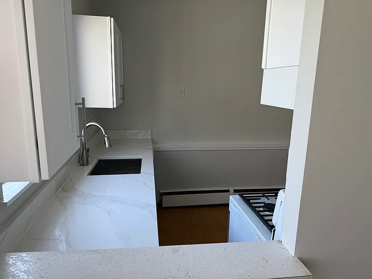 7 McAllister Ave #2 — Photo 3