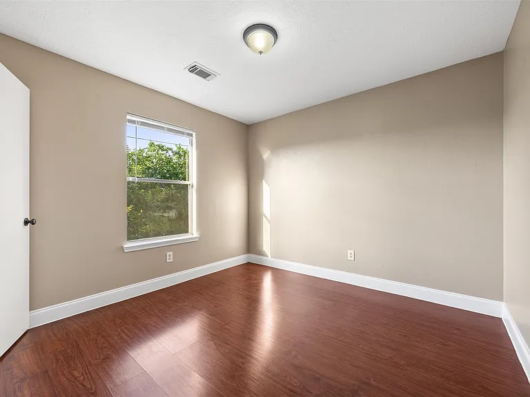 443 Willow West Dr — Photo 12