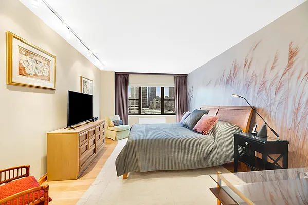 Rented by Douglas Elliman | media 8