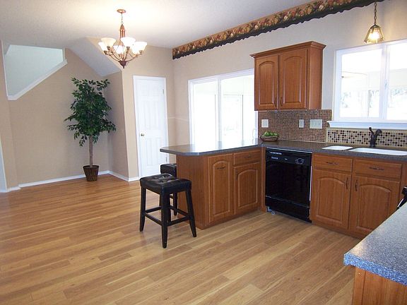 Kitchen & kitchen dining