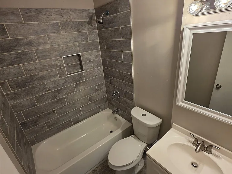 8 W Windsor Dr — Photo 14