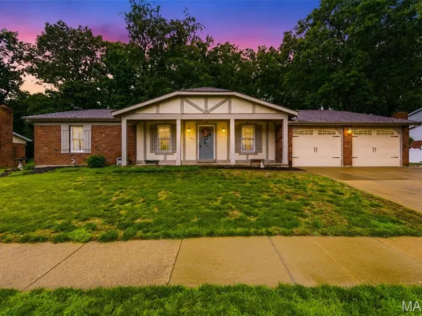 537 Huntercreek Ridge Ct, Saint Louis, MO 63131