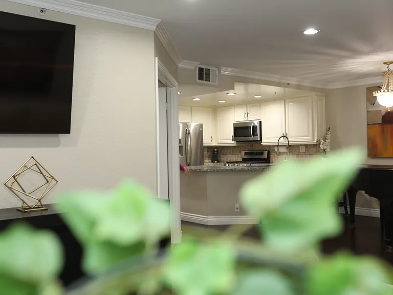 1751 Crystal Canyon Dr — Photo 3