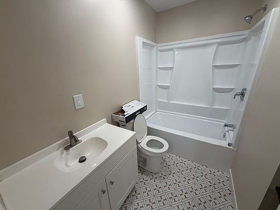 5th image of 251 W 5th Ave