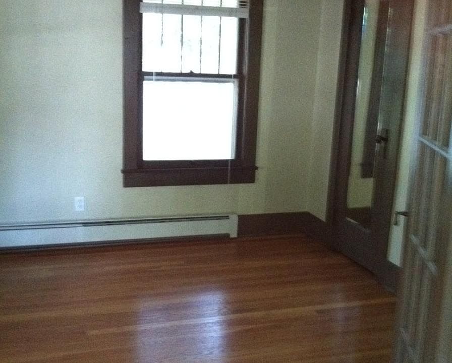 Front bedroom (bedroom #2)