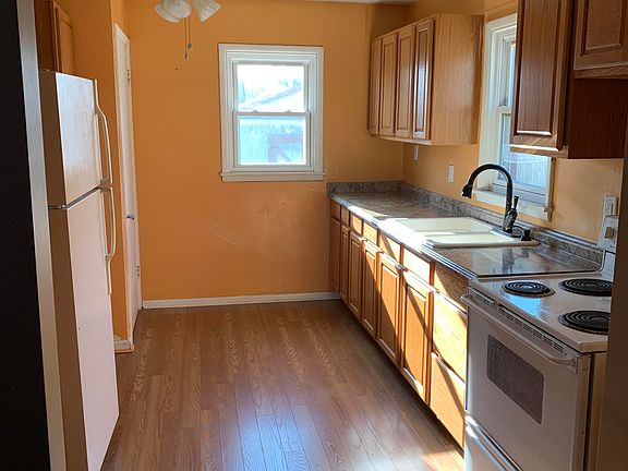 2nd image of 530 Paris Ave