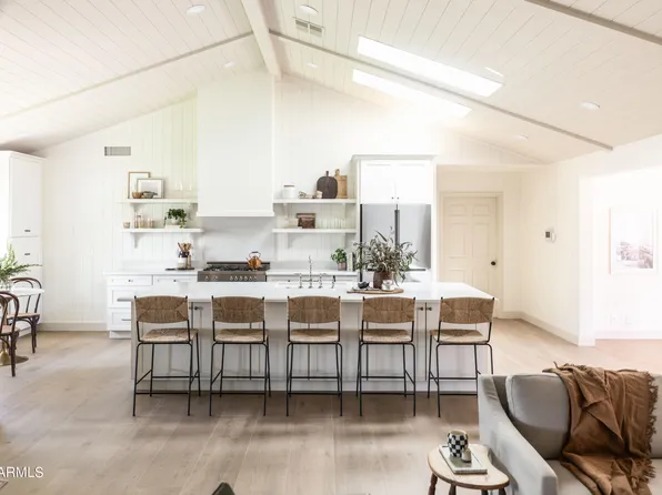 1204 E SECRETARIAT Drive, Tempe, AZ 85284