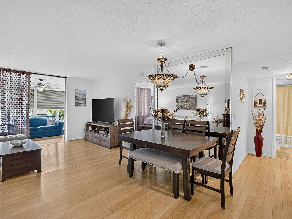 1st image of 11 Willowbrook Lane #204