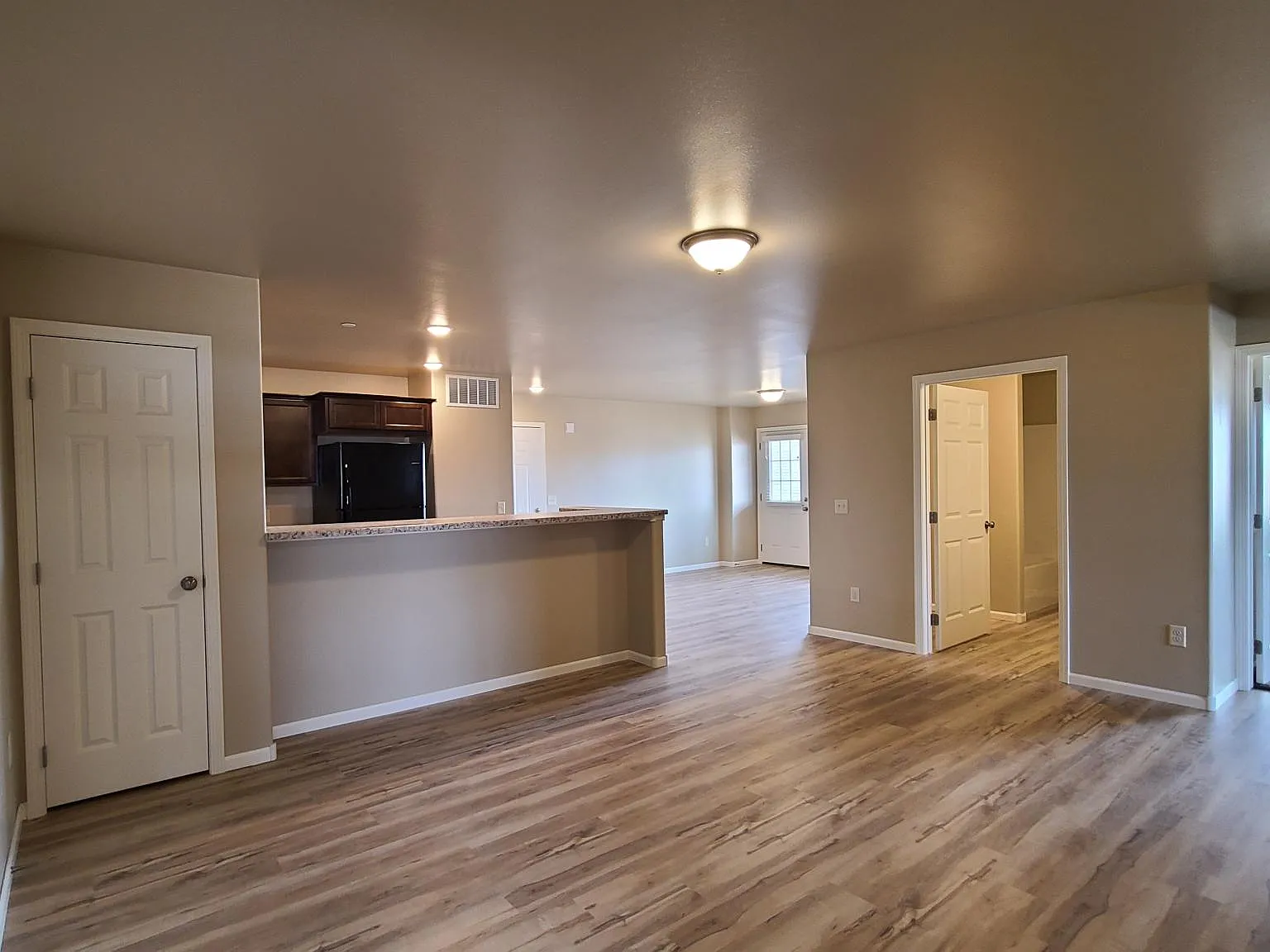 3 bed, 1326 sqft, $1,500 — Photo 2