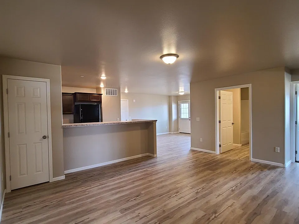 535 Neel St #204