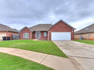 1005 NE 32nd St, Moore, OK 73160