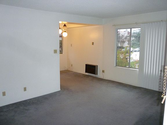 Living Room/Dining Area