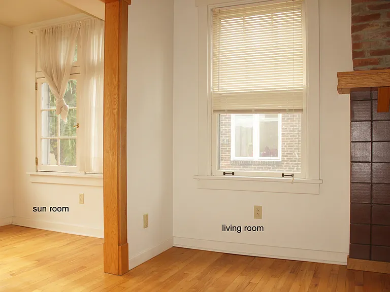 sun room entrance from LR