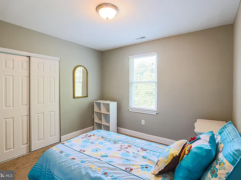 215 Clarendon Ave — Photo 38