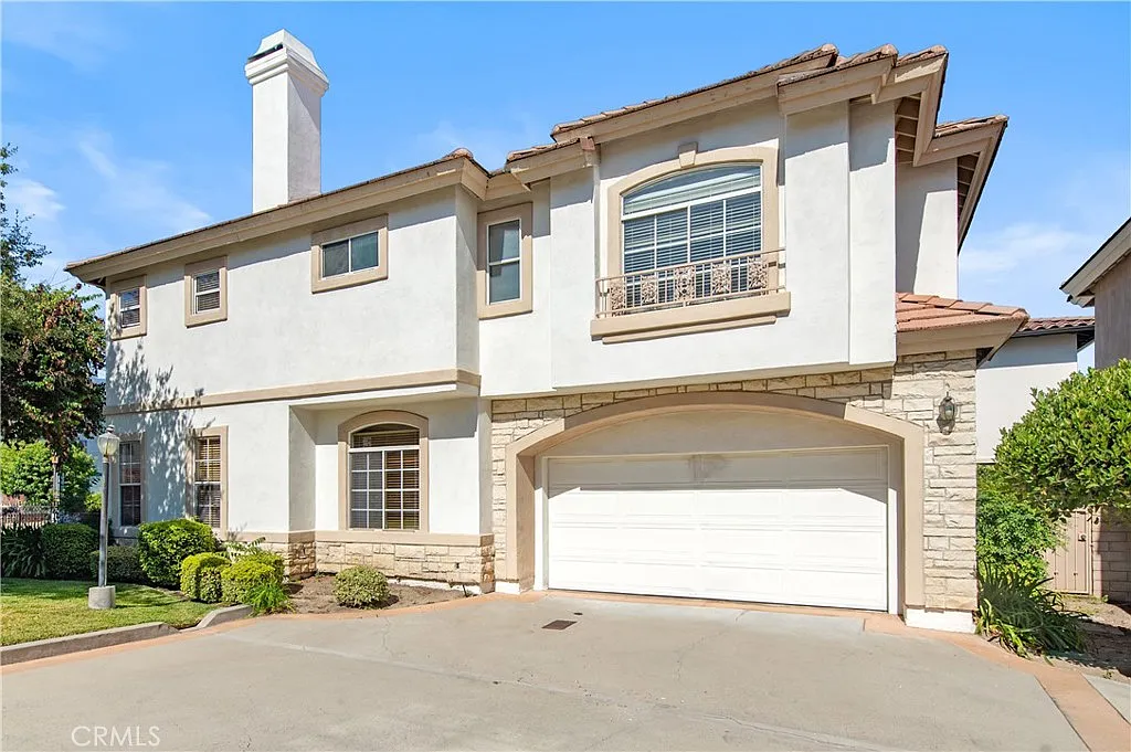 3 bed, 2.5 bath, 2010 sqft, $4,700 — Photo 1