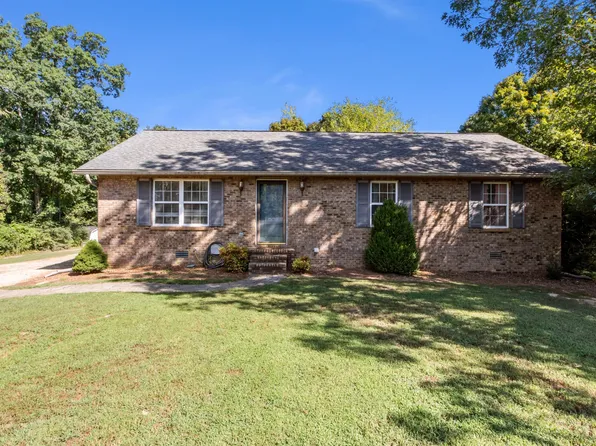 600 Shades Crest Dr, New Johnsonville, TN 37134
