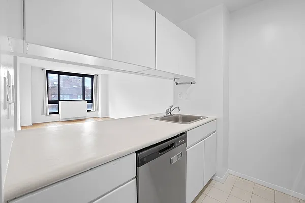 Rented by RELO REDAC INC. | media 3