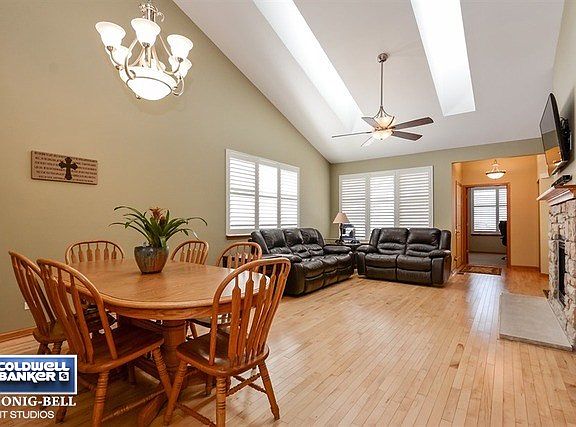 5th image of 18115 Lake Shore Dr