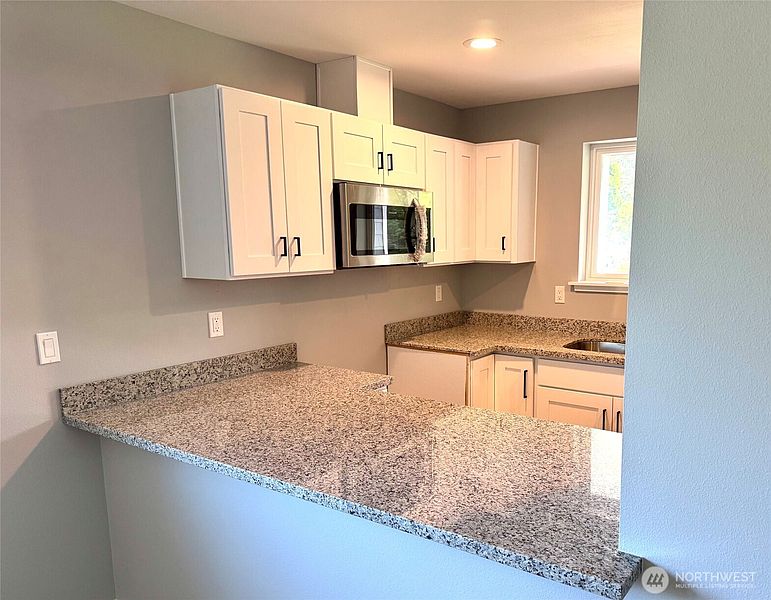 3rd image of 957 Cascade Avenue SW