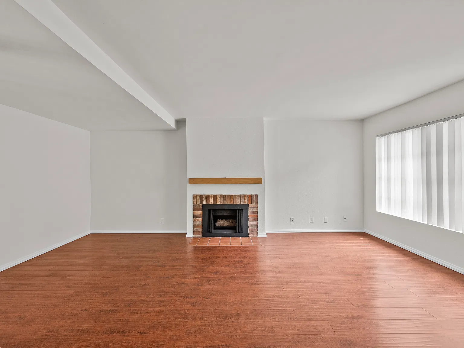 3 bed, 1294 sqft, $3,500 — Photo 2