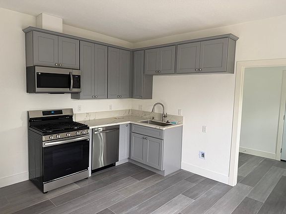 4th image of 8632 Sunset Ave #8636
