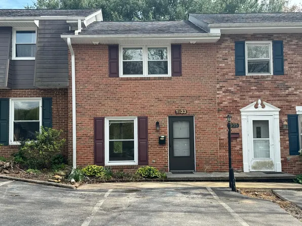 1933 Sussex Rd, Blacksburg, VA 24060
