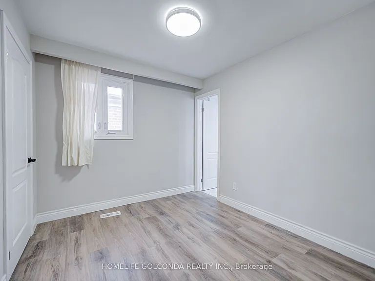59 Wolseley St #UPPER — Photo 10