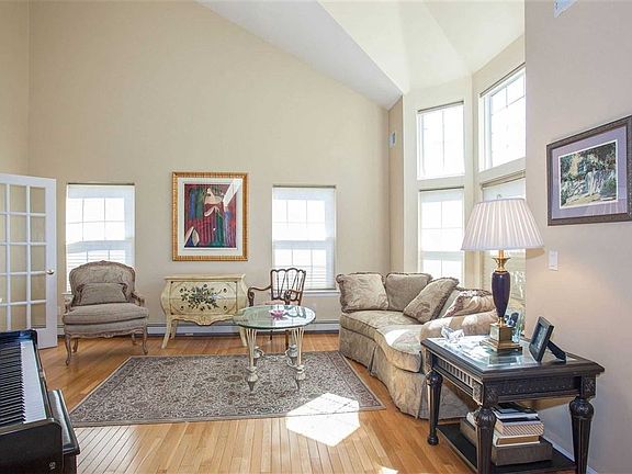 4th image of 5 Hyacinth Ct
