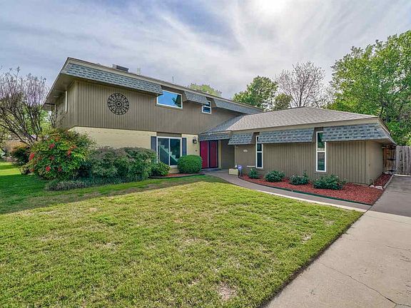 2nd image of 2606 NE Garden Ln