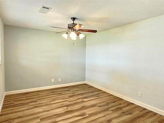 4th image of 1364 Beagle Rd