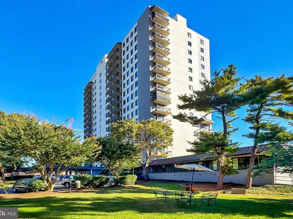 801 N Pitt St APT 910, Alexandria, VA 22314