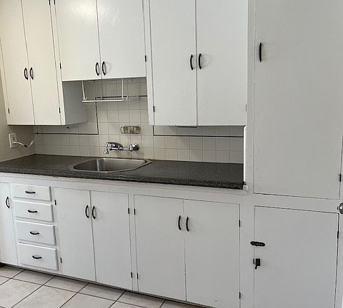 4th image of 283-87 E 4th Ave