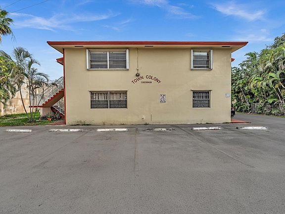 2nd image of 2915 Plunkett Street #5d