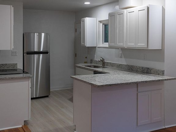 4th image of 2979 Shafor Blvd