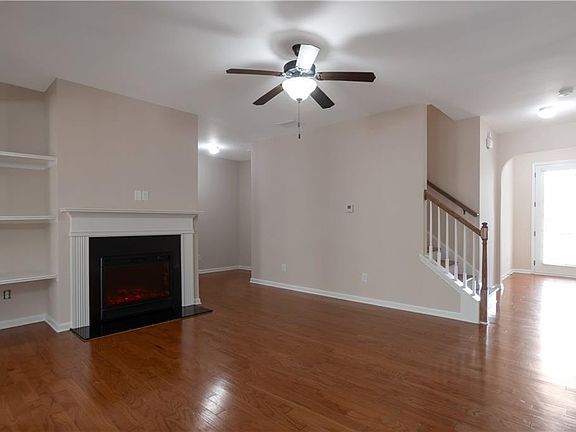 3rd image of 3275 Clear View Dr