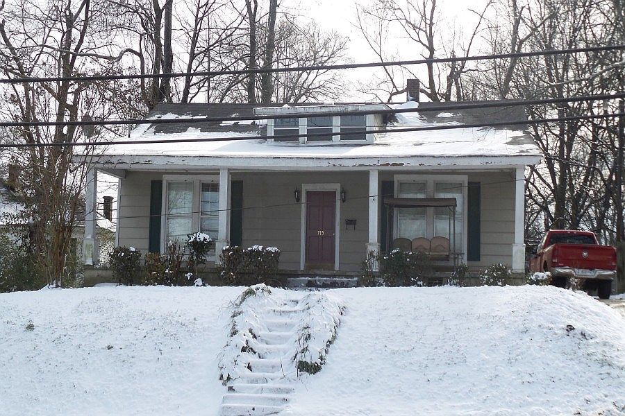 1st image of 715 Phillips St
