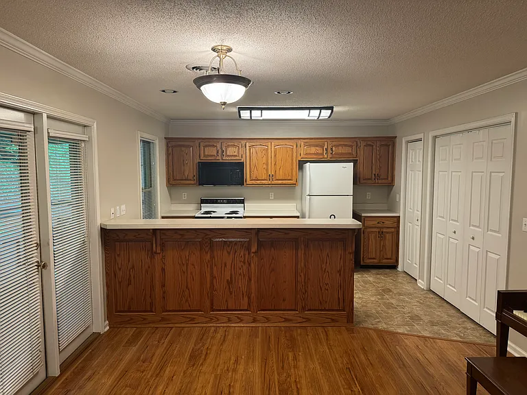 162 Manchester Dr #162 — Photo 2