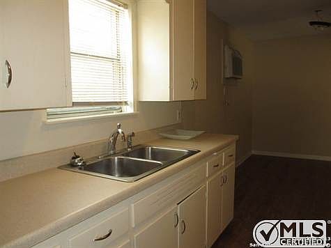 5th image of 111 Huxley Dr