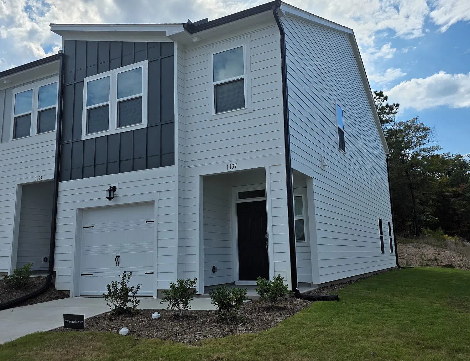 3 bed, 2.5 bath, 1600 sqft, $1,895 — Photo 1