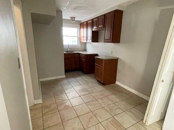 3rd image of 17015 Glendale Ave