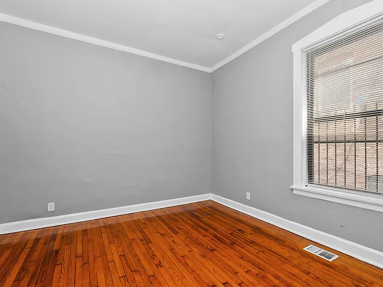 5019 S Drexel Blvd — Photo 4